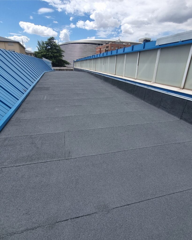 naran-soluciones_constructora_impermeabilizaciones-reparacion-piscinas_albanileria_filtraciones_madrid-espana_impermeabilización-preventiva-de-cubiertas